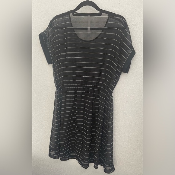 Kensie Black and White Dolman Sleeve Mini Dress - Picture 2 of 16